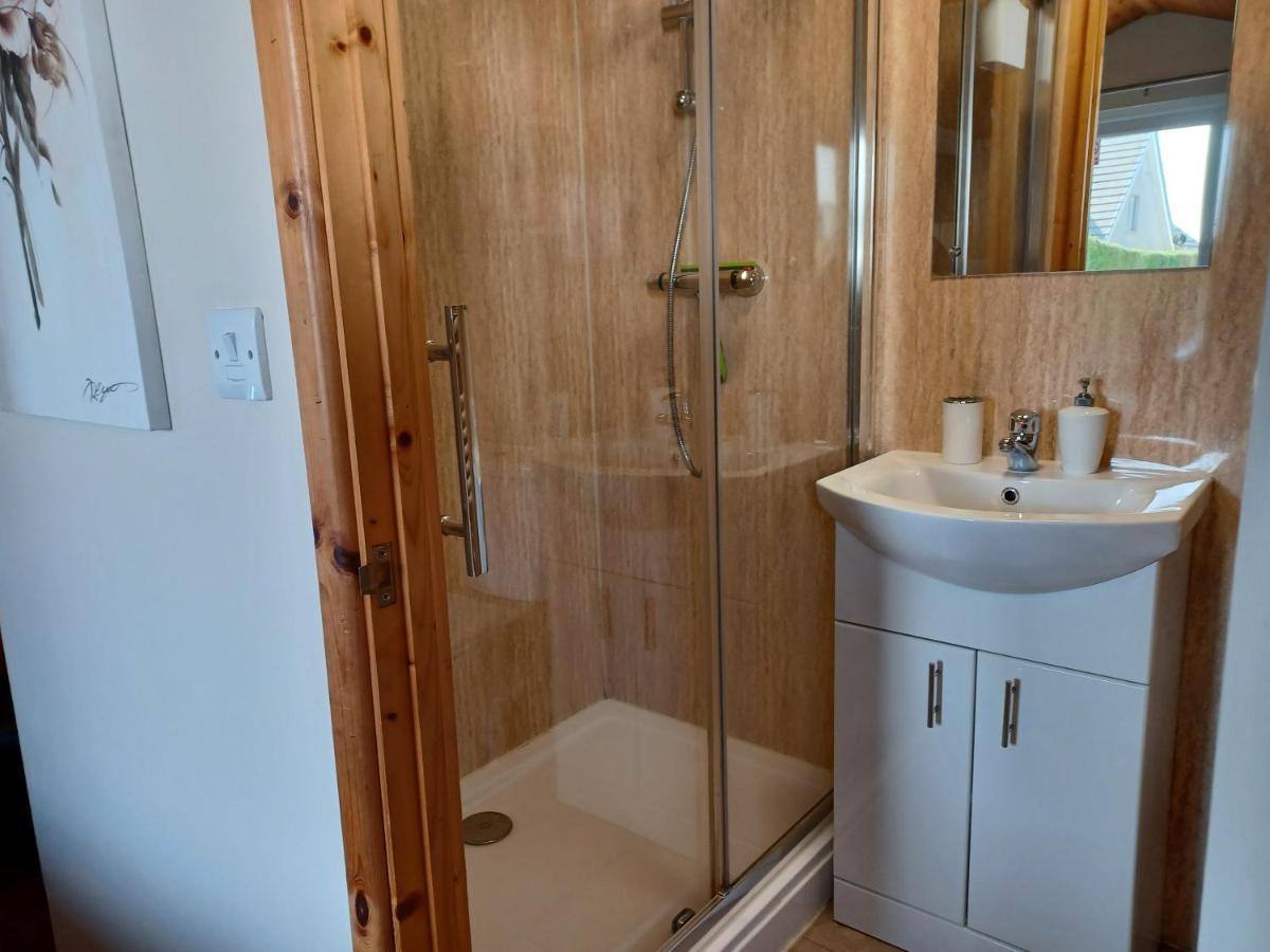 Dunroaming Cabin Pendine Ngoại thất bức ảnh