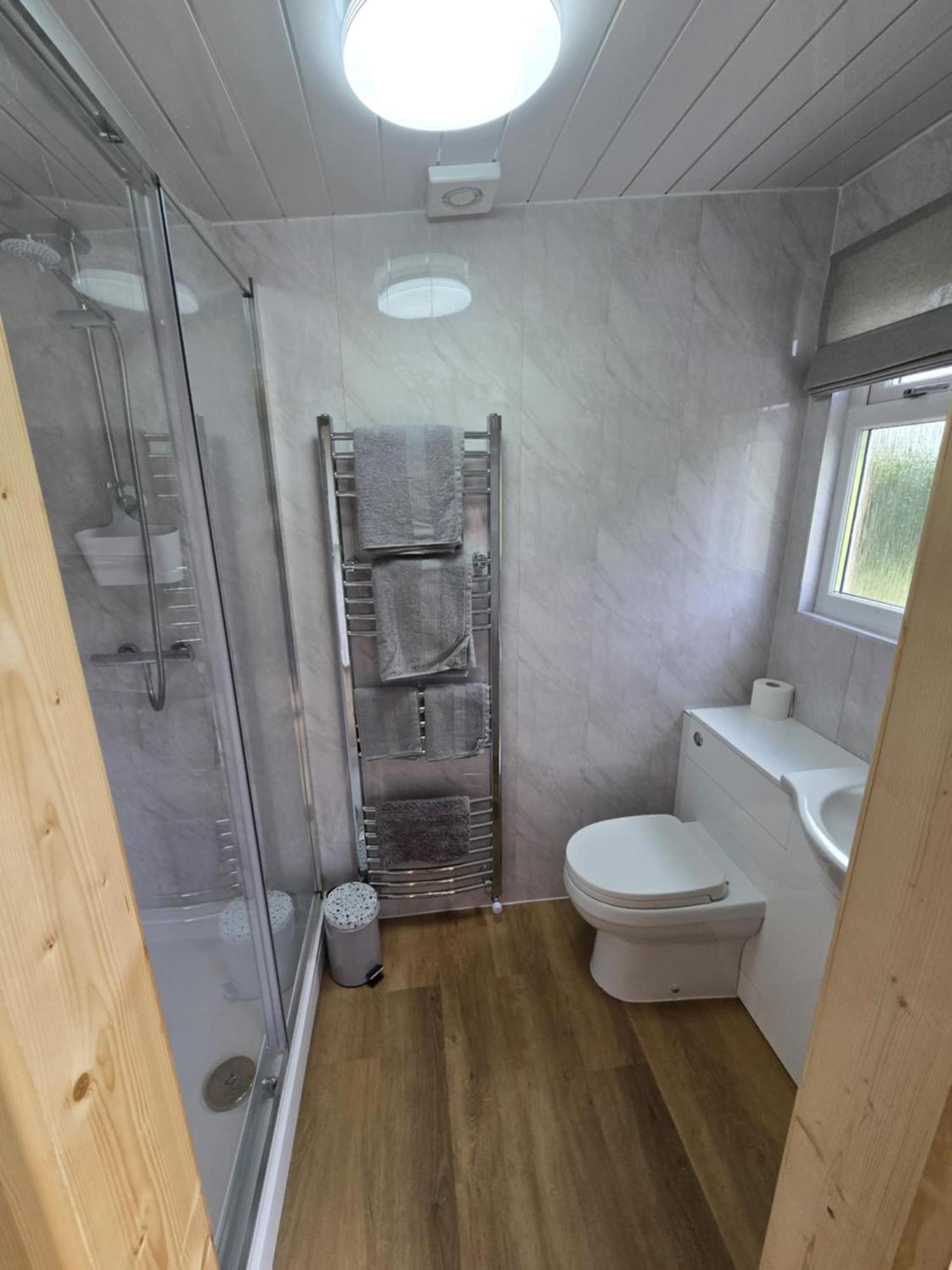 Dunroaming Cabin Pendine Ngoại thất bức ảnh